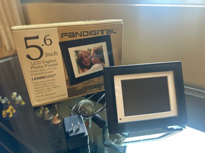 Porta Retrato digital com Música, Relógio e Calendário