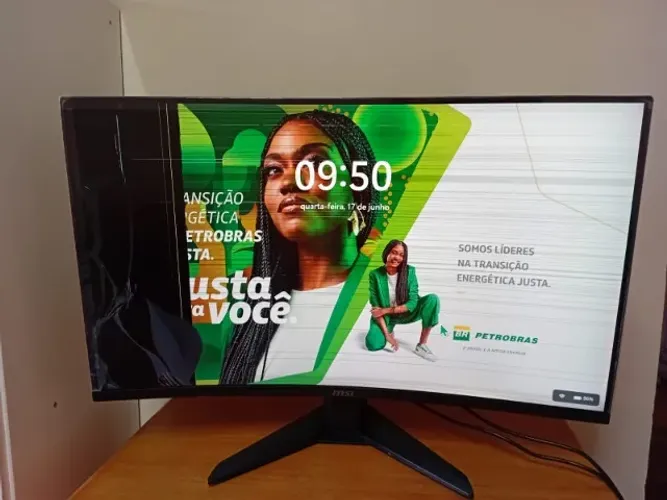 Monitor Gamer MSI MAG 32CQ6F Curvo 32" - Liga Normalmente - Para Peças