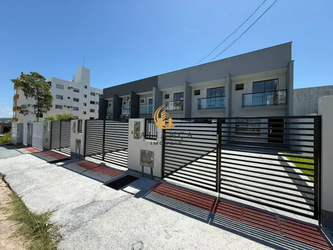 Sobrado em Areias, São José/SC