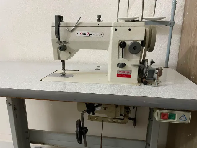 Máquina de costura industrial zigue zague e reta