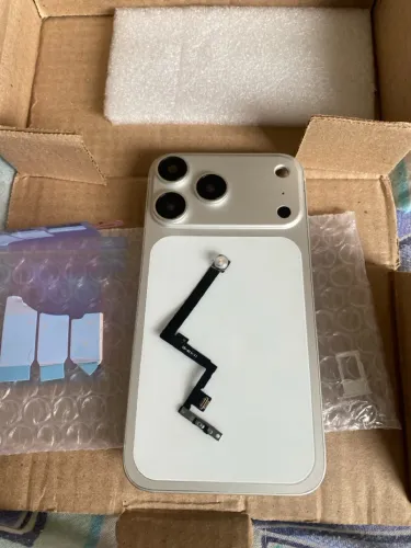 Carcaça pra transformar o iPhone 11 no 17 pro