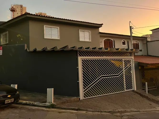 Casa comercial na Rua Lucinda Ferreira, 287 150 m²