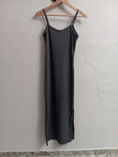 Lindo vestido cinza tamanho único veste entre 40/42