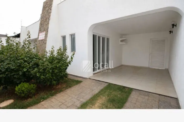 Casa com 3 quartos para alugar, 260 m² por R$ 3.796/mês - Santos Dumont - São José do Rio