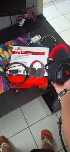 Heatset da Redragon ZEUS PRO