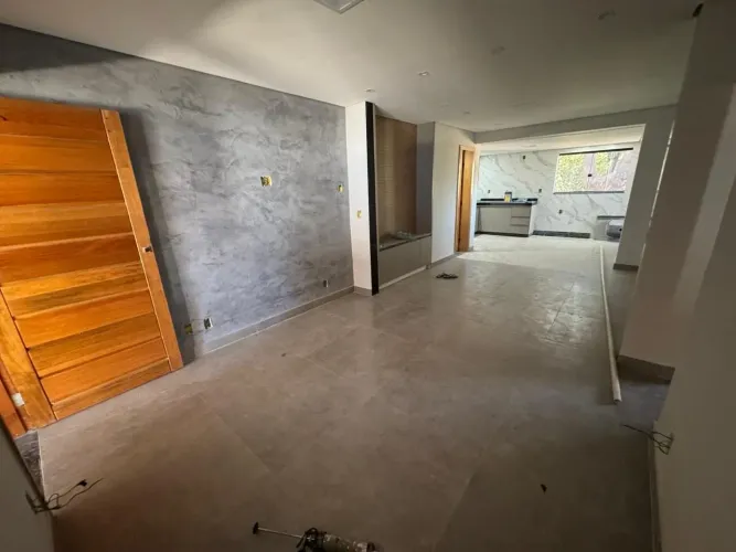 Casa e quartos havai em fase de acabamento 