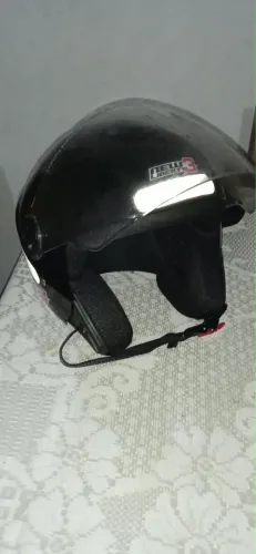 Capacete semi novo