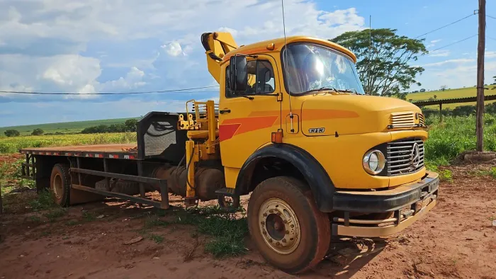 Caminhão munck 10T  MB1313 turbinado