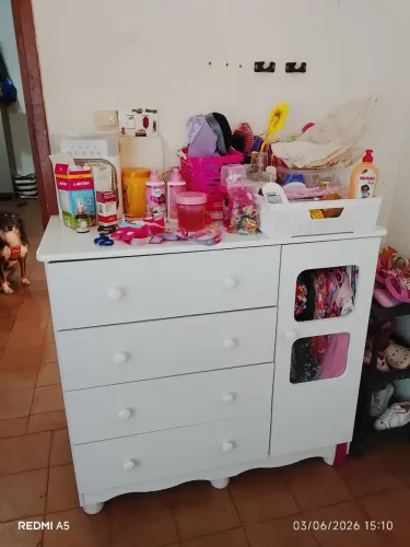 Cama infantil e cômoda infantil 