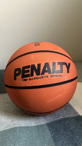 Bola de basquete autografada pela Hortencia