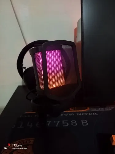 Microfone fifine q6 pop FILTER está um pouco amassado no meio , mas funciona tudo