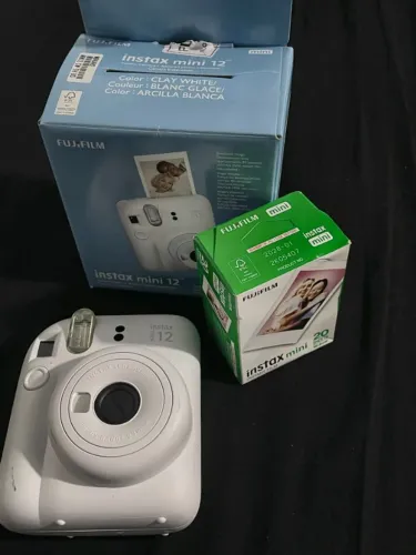 Câmera Instantânea Fujifilm Instax Mini 12 Clay White + Filme