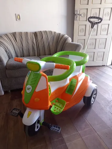 Triciclo Infantil para 2 crianças
