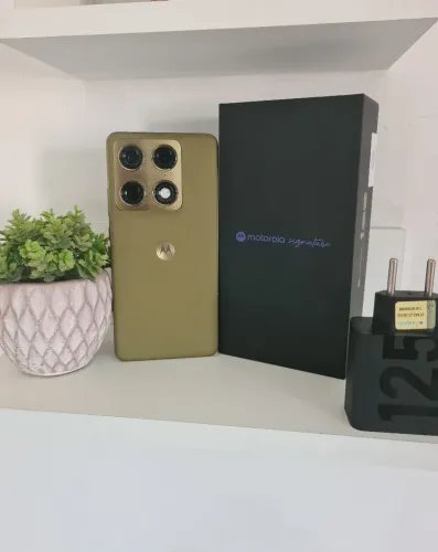 Motorola signature 512 Gigas.