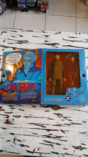 Action Figure Dr Evil da linha Captain Action. Da Playing Mantis.