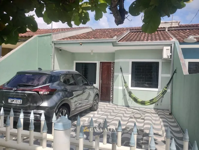 Casa mobiliada e com piscina a venda em Matinhos.