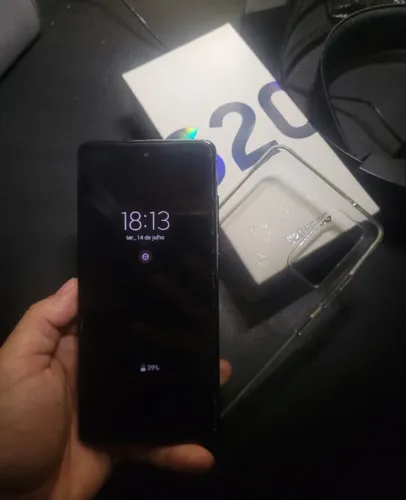 Celular S20 FE