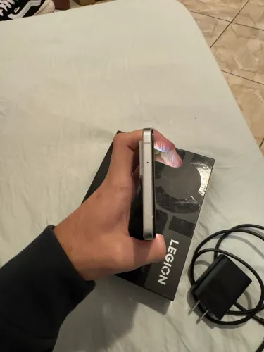 Lenovo Legion Y70 - 8GB RAM / 128GB ROM