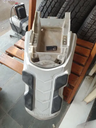 Carenagem rabeta traseira (bagageiro) da Honda Bros 160