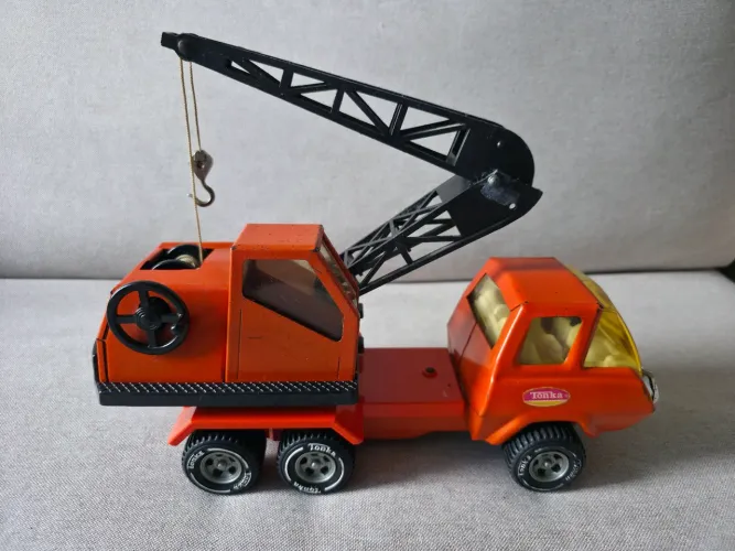MINIATURA CAMINHÃO GUINDASTE EM LATA - TONKA (MADE IN USA)