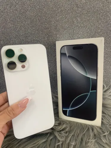 ?*IPHONE 16 PRO MAX 256GB* ?BRANCO  ?97% ?R$5.299,00 *GARANTIA APPLE 08/26* 