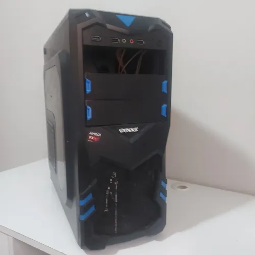 Gabinete gamer preto/azul vazio