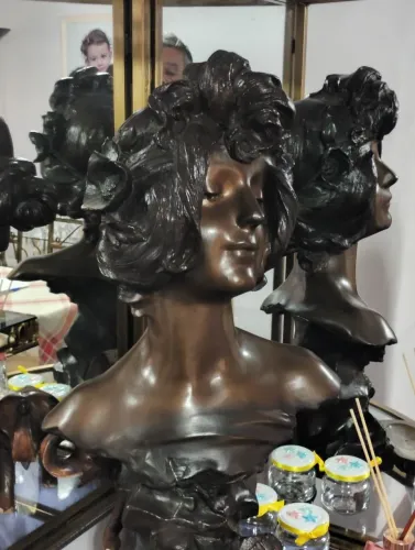 Escultura com barzinho de ferro