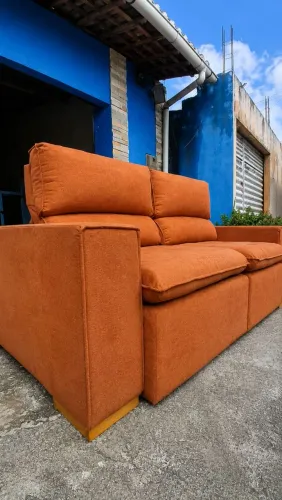 Sofá retrátil e reclinável disponível 