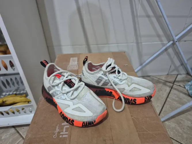 Tenis em exercício estado
