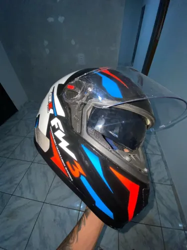 Capacete