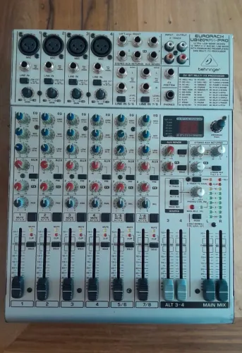 À Venda: Mesa de Som Behringer Eurorack UB1204FX-PRO (Com Efeitos)