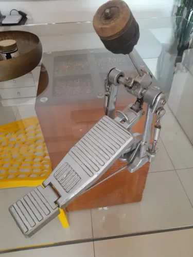 Pedal para Bateria em ótimo estado