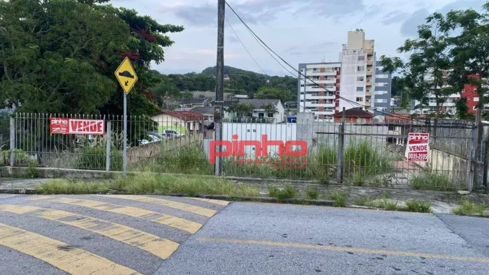 Terreno à venda, 911 m² por R$ 1.630.000 - Praia Comprida - São José/SC