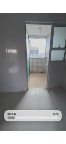Porta de alumínio e vidro com basculante