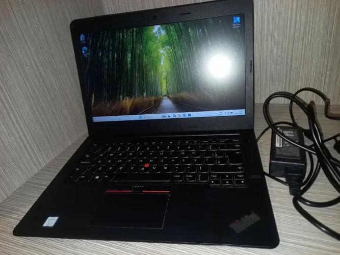 Notebook Lenovo Thinkpad E470 i5-7th SSD 256GB 8GB de RAM