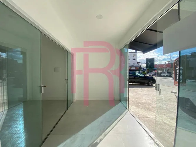 Sala para locação anual em Balneário Camboriú.