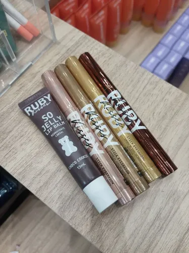 Kit sombras em bastão Ruby Kisses e Jelly Balm 