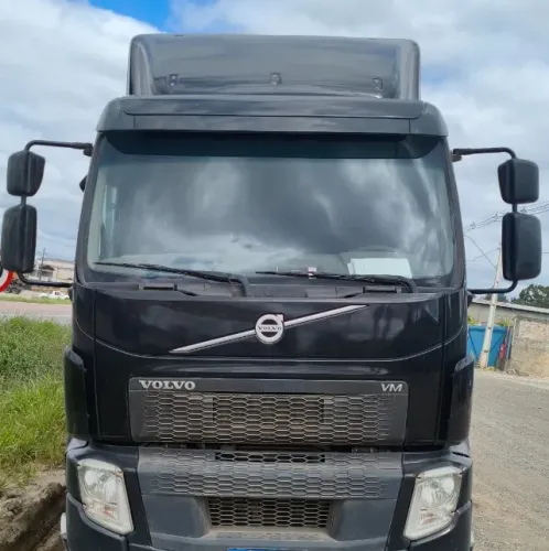 Volvo VM 270 ANO 2020 AUTOMÁTICO PNEUS EXCELENTES.