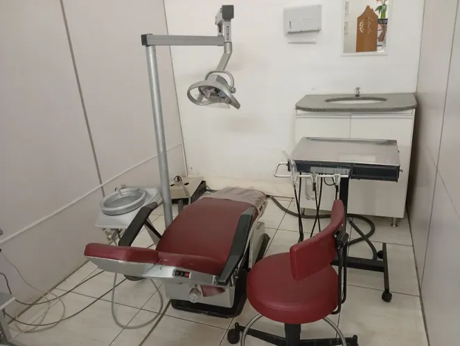 Equipamentos odontológicos semi novos / clínica odonto montada bem localizada. Serra  
