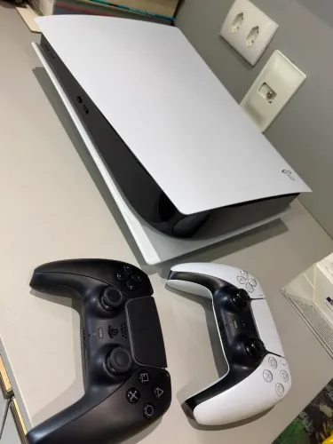 PlayStation 5 em excelente estado.