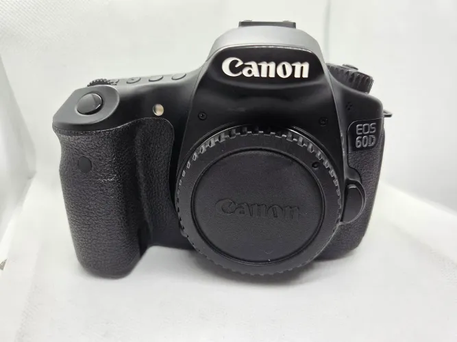 Canon 60D, com 12 mil cliques