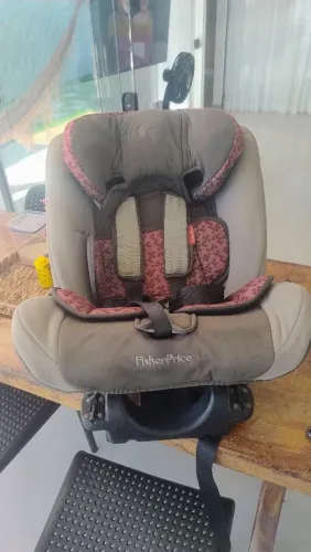 Cadeirinha Fisher-Price 9 a 36kg, segura e confortável. Ótimo estado!