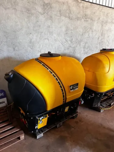 Pulverizador de sulco 600L Bisão Pro Solus