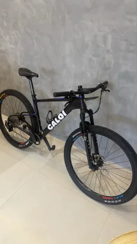Caloi Elite 2025 Tam 19 em carbono