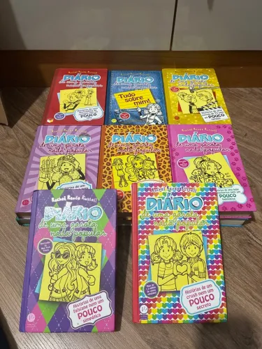 Coleção Diário de uma garota nada popular - 14 livros 