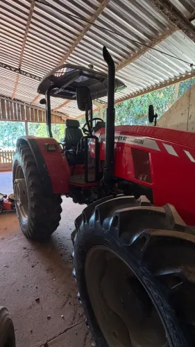 Trator Massey Fergusson MF6711