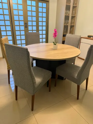 Mesa com cadeiras