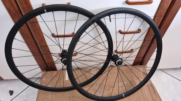 Rodas Swift Alloy 700c com Raios Sapim Leader tubeless-ready