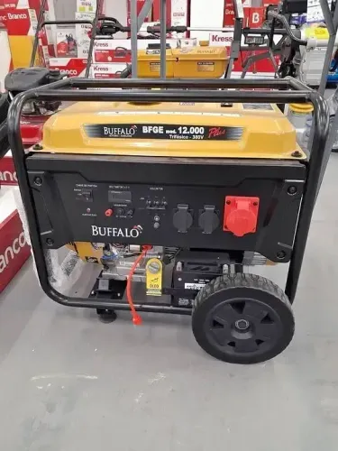 Gerador A gasolina 12,5 KVA BFGE 12000 PLUS Trifásico, 2 entrada Mono - Buffalo