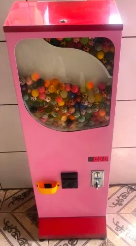 Máquina de bolinha pula pula 